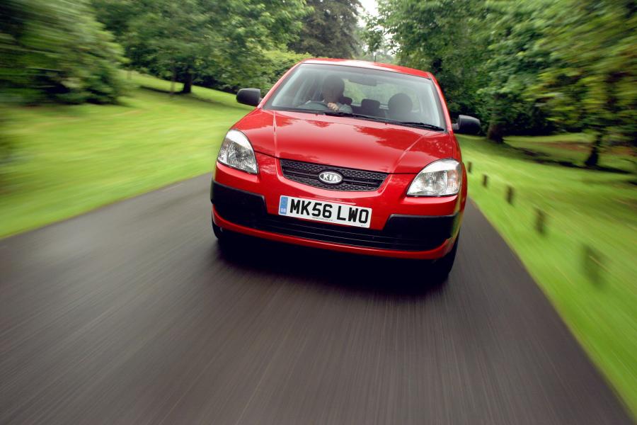  Kia Rio Hatchback 2005 года  (UK) (фото 19 из 32)
